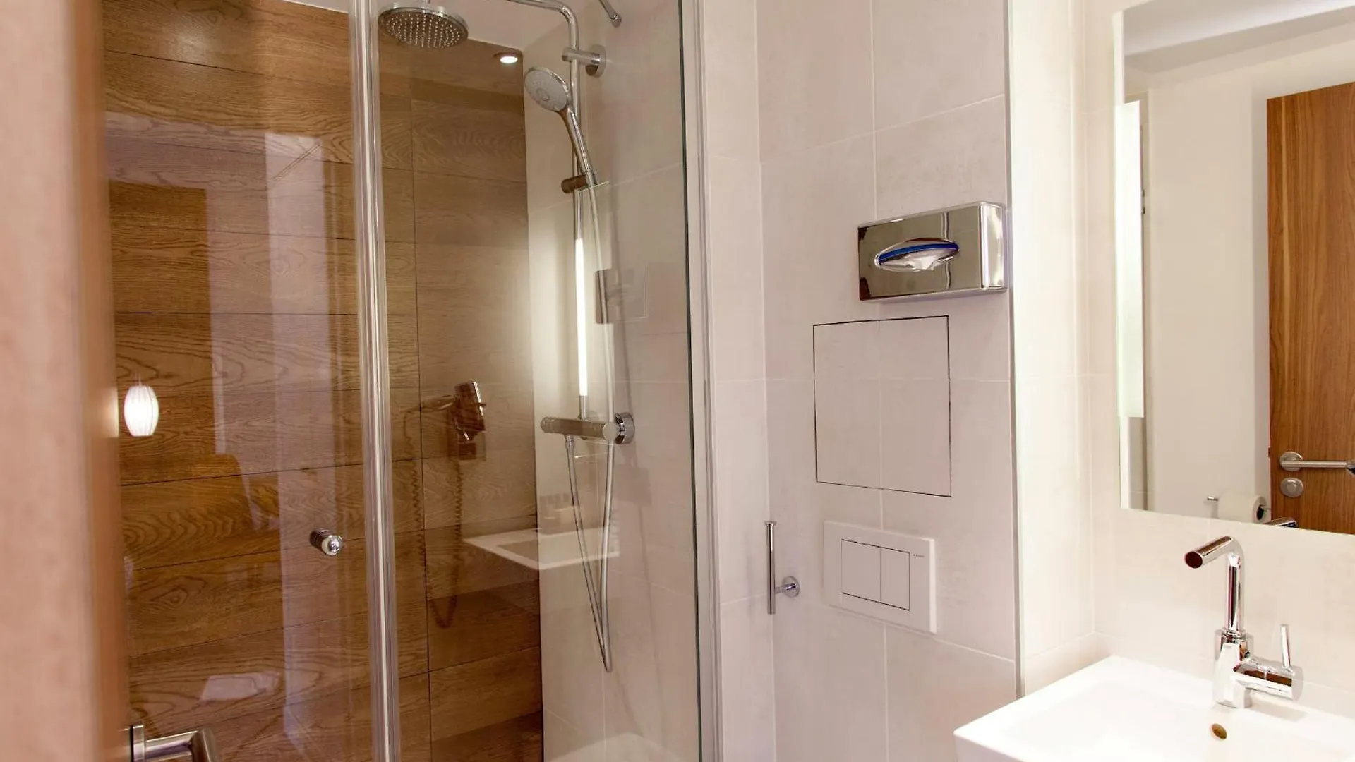 Best Western Plus 61 Paris Nation Hotel